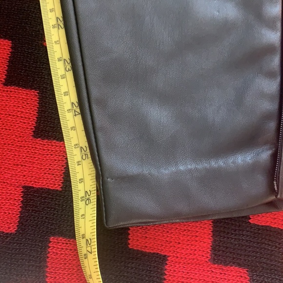 Ladies Reitmans Pleather Crop Pants - Picture 6 of 6